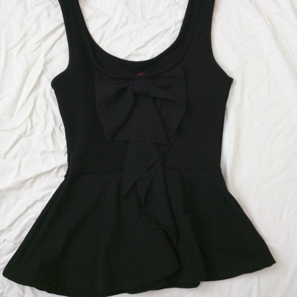 🆕 | Bow Back Peplum Top